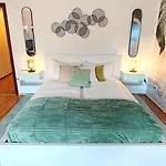 アパート Homely Serenity Greens - Stylisch Studio-apartment With Kitchen - 15 Min From Station-pet Friendly ミュンヘン