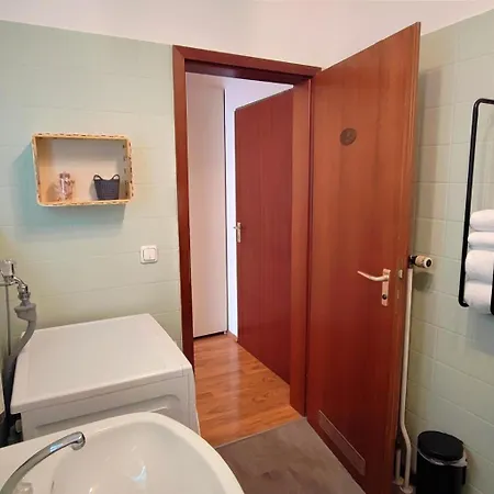 Homely Serenity Greens - Stylisch Studio-apartment With Kitchen - 10 Min To Station, Pet Friendly *