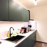 Homely Serenity Greens - Stylisch Studio-apartment With Kitchen - 15 Min From Station-pet Friendly