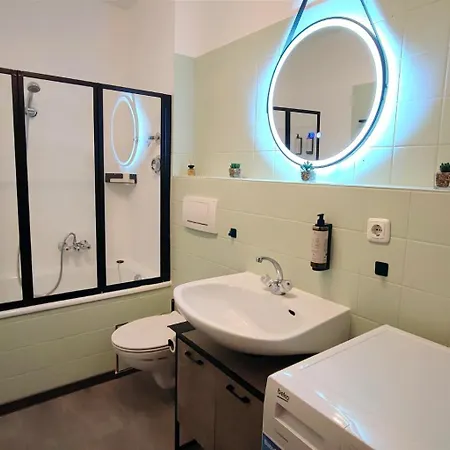 Lägenhet Homely Serenity Greens - Stylisch Studio-apartment With Kitchen - 15 Min From Station-pet Friendly