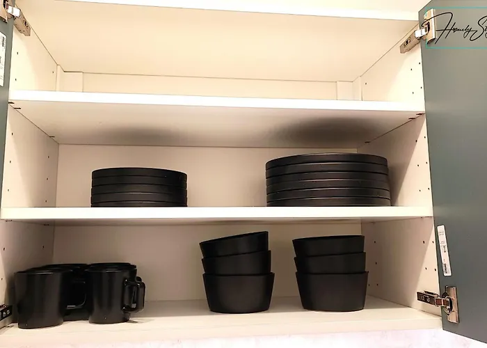 Apartment Homely Serenity Greens - Stylisch Studio-apartment With Kitchen - 15 Min From Station-pet Friendly *