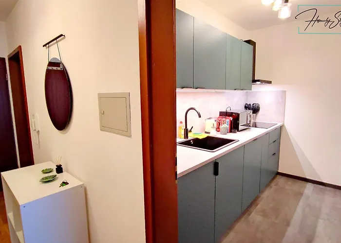 Apartman Homely Serenity Greens - Stylisch Studio-apartment With Kitchen - 15 Min From Station-pet Friendly