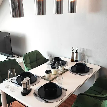 Homely Serenity Greens - Stylisch Studio-apartment With Kitchen - 15 Min From Station-pet Friendly