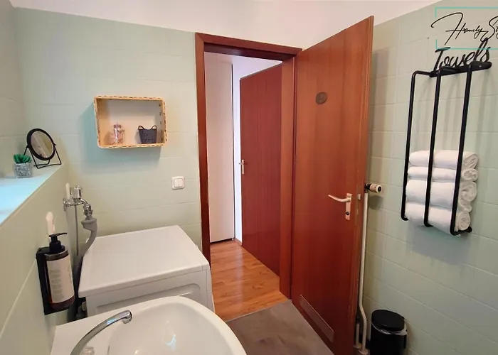 Homely Serenity Greens - Stylisch Studio-apartment With Kitchen - 15 Min From Station-pet Friendly *