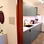 Апартаменты Homely Serenity Greens - Stylisch Studio-apartment With Kitchen - 15 Min From Station-pet Friendly