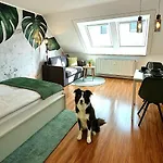 Homely Serenity Greens - Stylisch Studio-apartment With Kitchen - 15 Min From Station-pet Friendly Апартаменты
